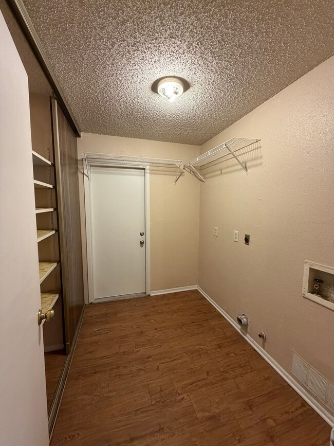 Building Photo - Charming One-Story Ranch on Corner Lot in ...