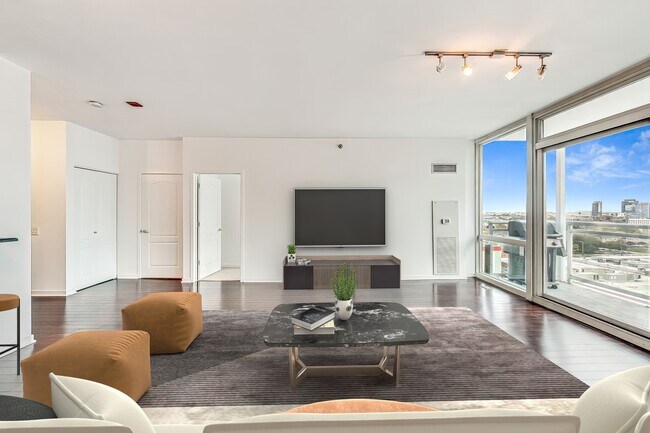 Building Photo - 757 N Orleans St