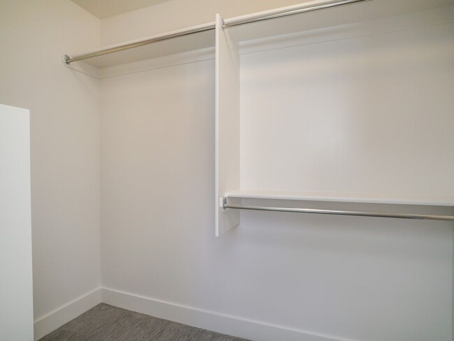 Building Photo - Beautiful 3 Bed 2.5 Bath Townhome in West ...