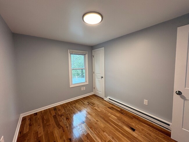 Building Photo - Beautiful, Newly Renovated 4 Bedroom 2 1/2...