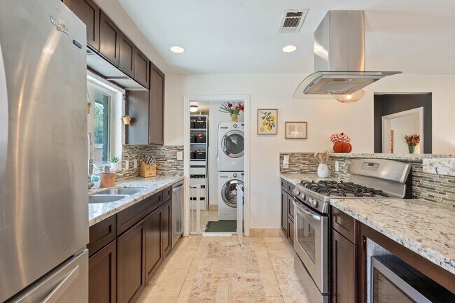 Building Photo - 1119 W 30th St