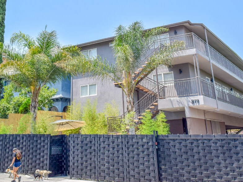 Building Photo - 819 S Grand View St