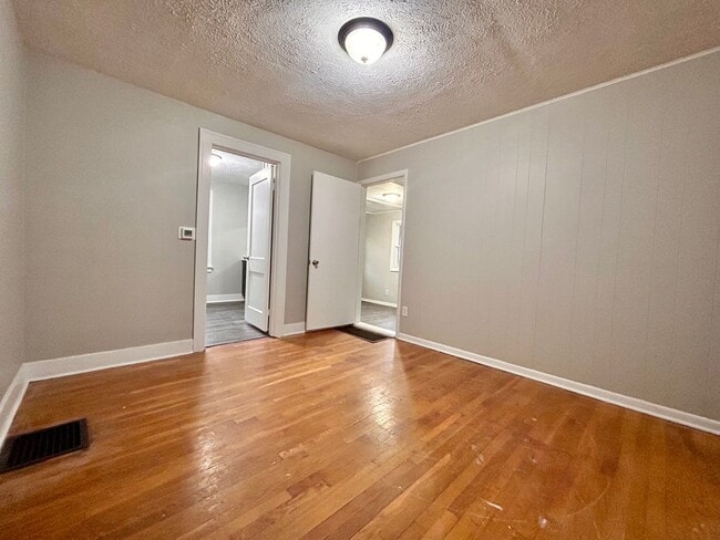 Building Photo - Three Bedroom Single Family Home - Southeast Grand Rapids