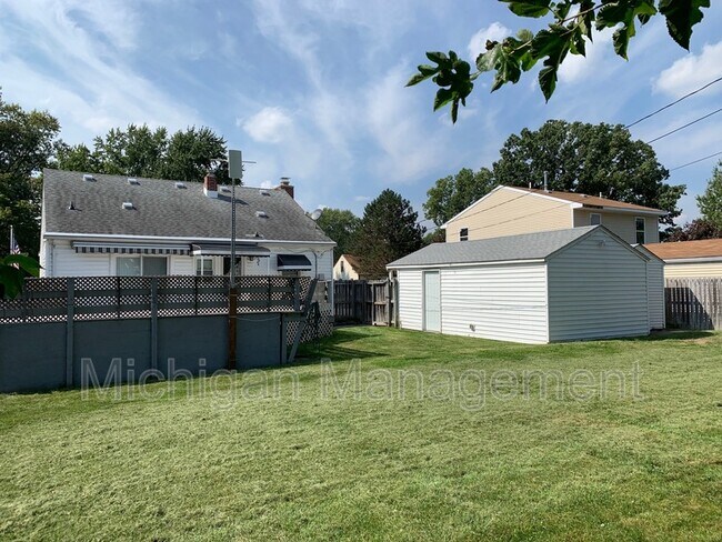 Building Photo - 7428 Deering St