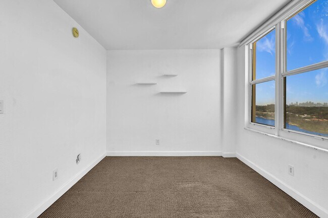 Building Photo - 5600 - 10J