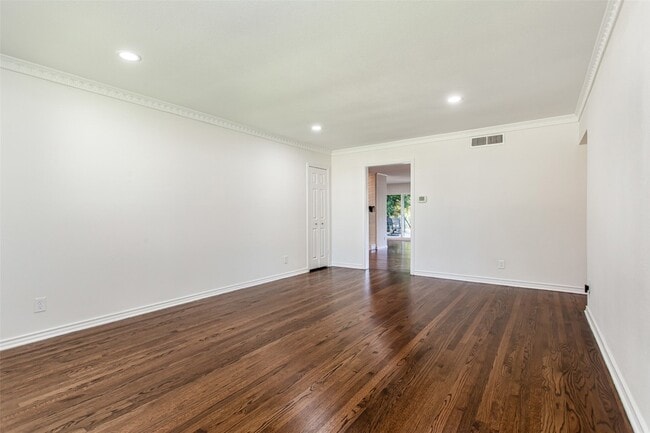 Building Photo - 6737 Lakefair Cir