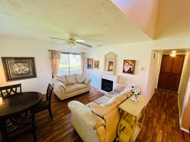 Building Photo - Inviting Gated Community Townhome—Jess Ranch 55+