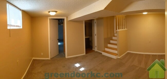 Building Photo - 849 S Lindenwood Dr