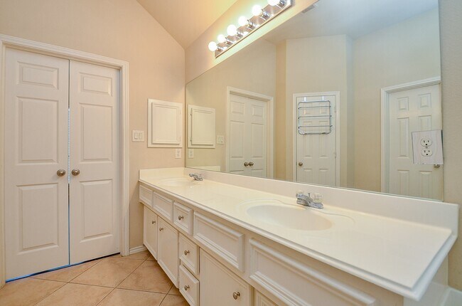 Building Photo - 5915 Turkey Creek