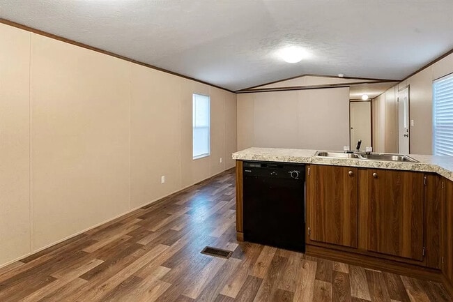 Building Photo - 114 Osage Dr