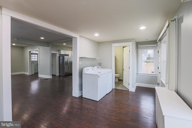 Building Photo - 8 Irving Pl