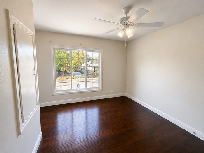 Building Photo - 540 El Camino Ave