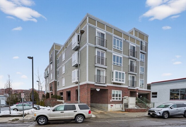 Building Photo - 24 Arsenal St