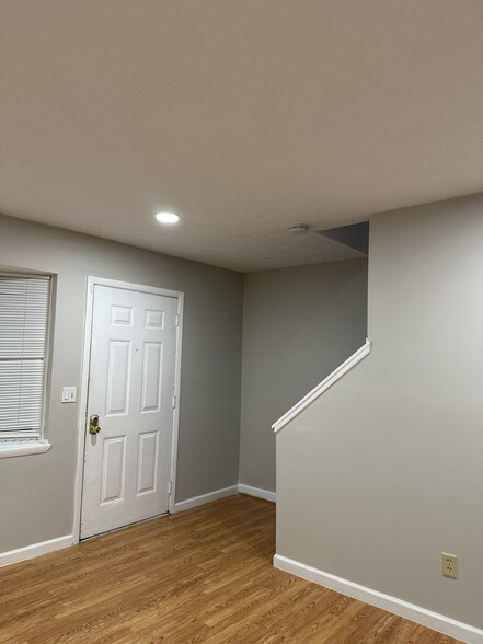 Building Photo - 2536 Sandbury Blvd