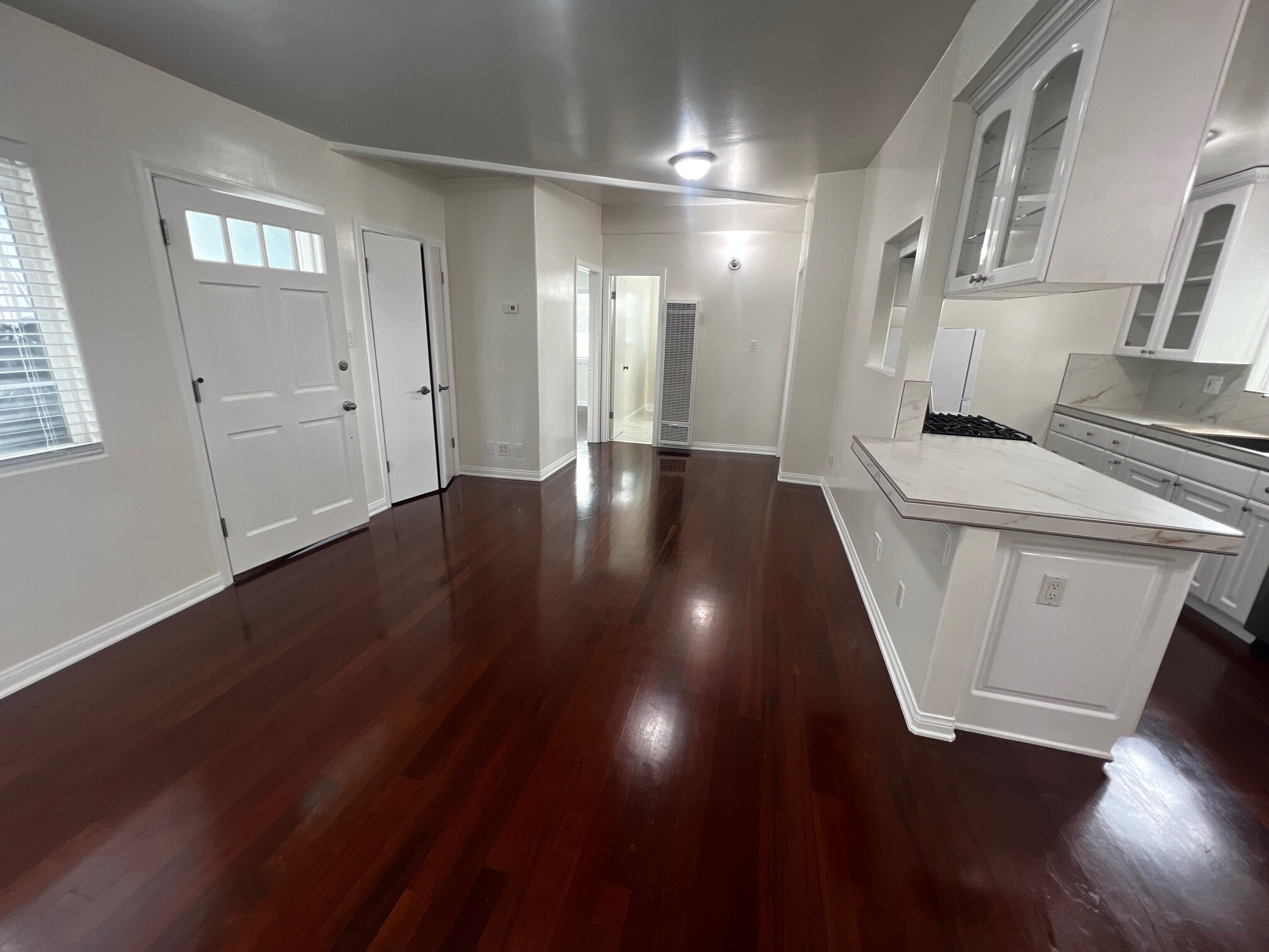 Building Photo - 323 S Francisca Ave