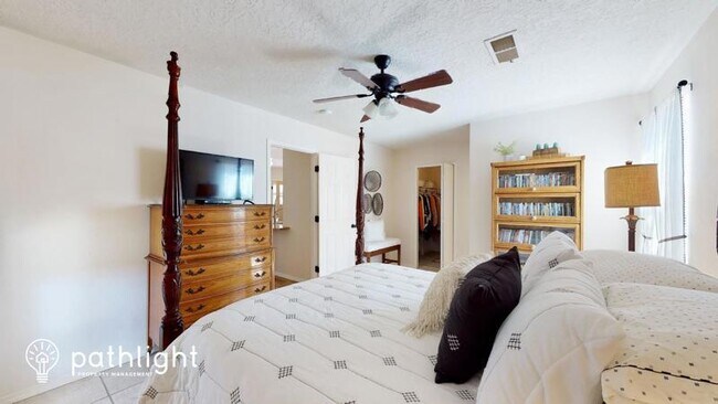 Building Photo - 936 Somerset Meadows Drive NE
