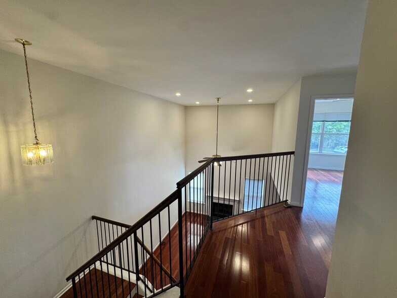 Building Photo - 305 Cobblestone Ct