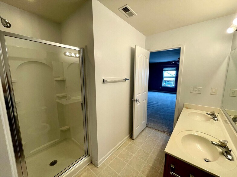Building Photo - 5537 Stowe Derby Dr
