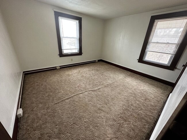 Building Photo - Spacious 3-Bedroom Home Near Jackson High ...