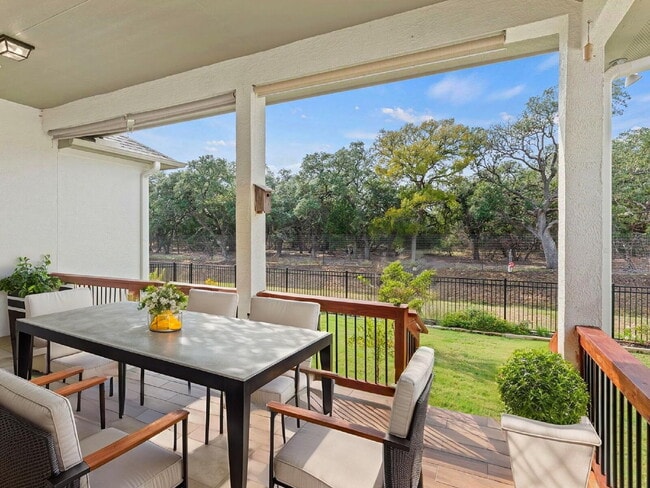 Building Photo - Modern updates and amenities but feels like home!