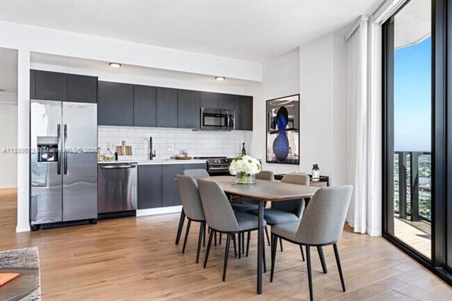 Building Photo - 398 NE 5th St