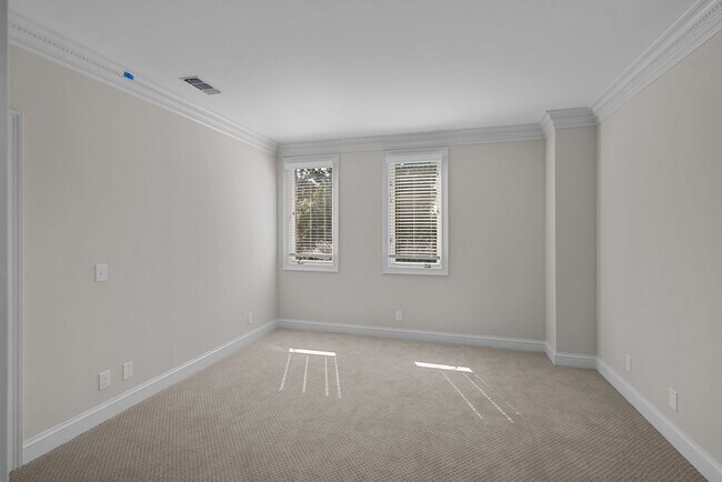 Building Photo - Newly Renovated Condo in The Westende with...