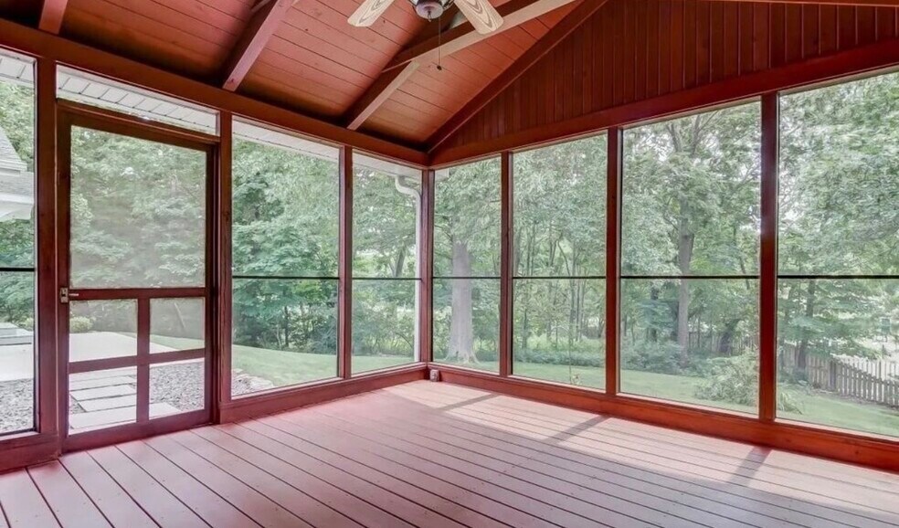 Building Photo - 3120 Kensington Dr