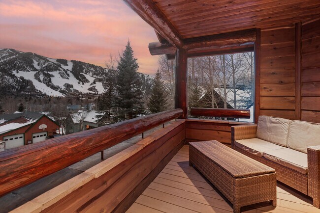 Building Photo - 395 Silverlode Dr