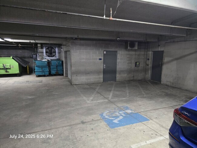 Building Photo - 10550 N Central Expy