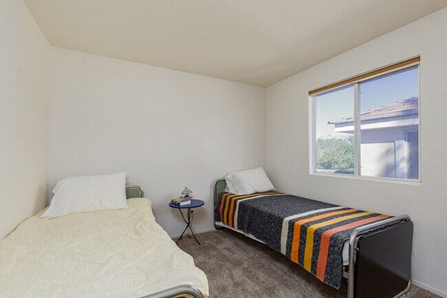 Building Photo - Fully Furnished Home in Green Valley Ranch – Move-In Ready
