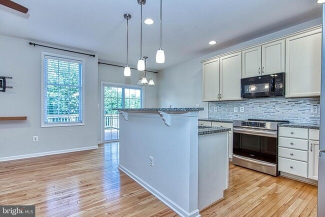 Building Photo - 208 Croft Square