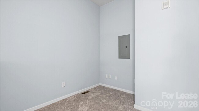 Building Photo - 2125 Southend Dr