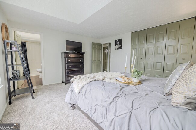 Building Photo - 2073 Raintree Pl