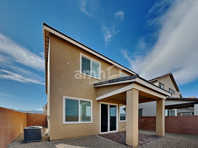 Building Photo - 872 Longwood Gdns St