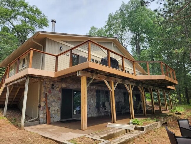 Building Photo - 15730 S Bond Leader Lake Rd