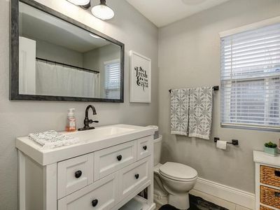 Building Photo - 5544 Sage Dr