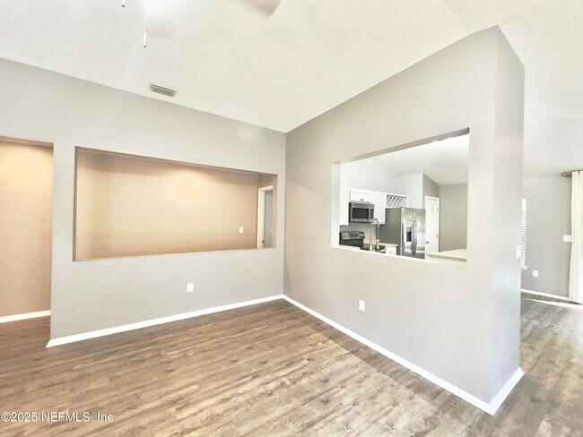 Building Photo - 204 Candlebark Dr