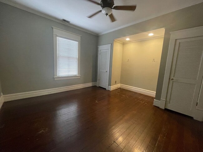 Building Photo - 3 Bedroom 2 1/2 Bath Updated Historic Home