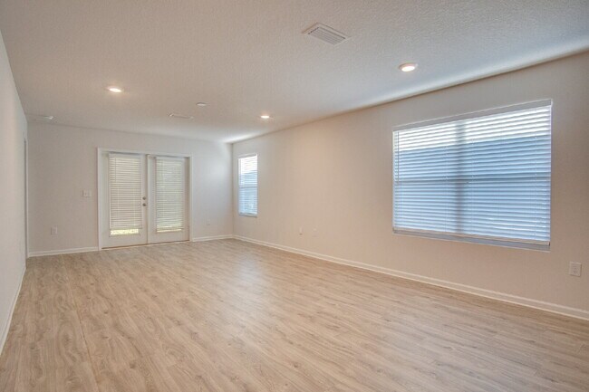 Building Photo - North Pensacola newer construction home– O...