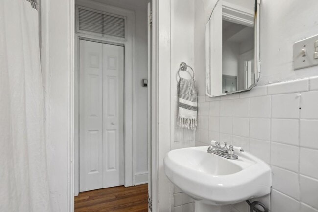 Building Photo - 70 Sheridan Dr NE