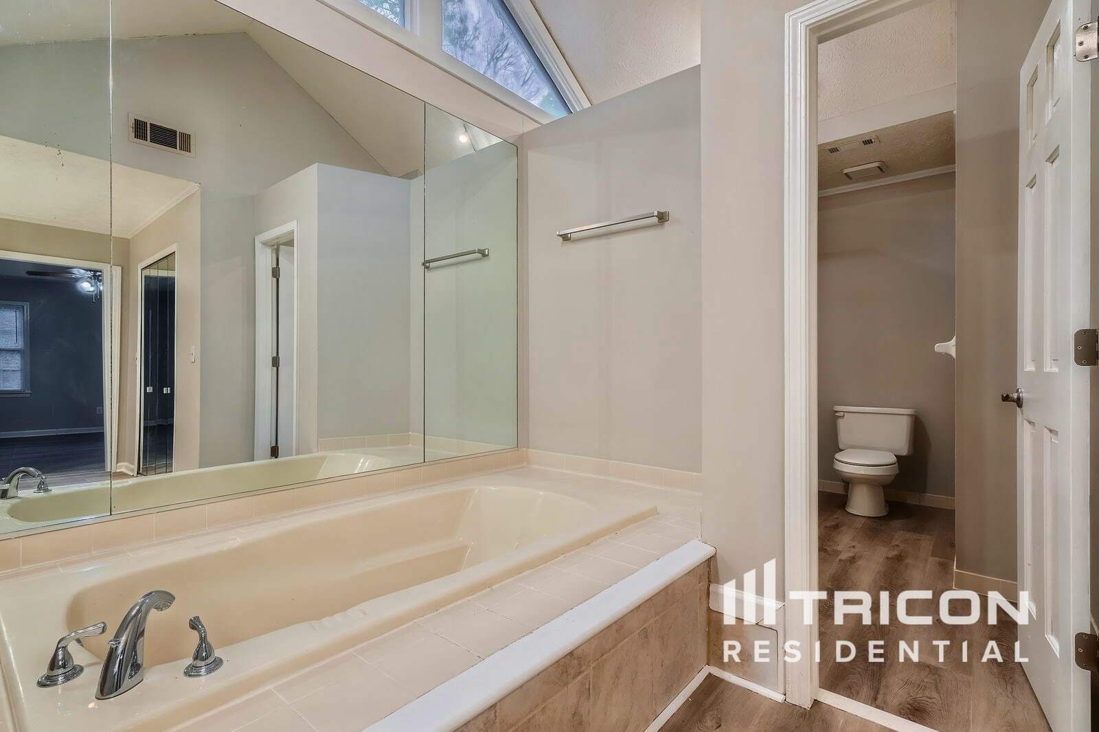 Building Photo - 100 Hillcrest Point