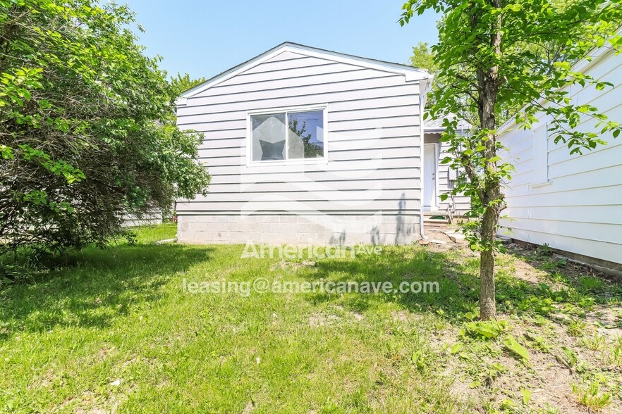 Building Photo - 465 Montana Ave