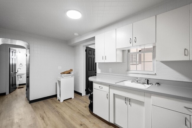 Building Photo - SCORE 50% OFF 1ST MONTH'S RENT IF SIGNED BY FEB 13! Stunning 4 Bedroom home in North Versailles a...