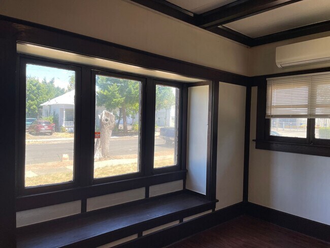 Building Photo - Beautiful Wood Details-Charming 1 Bedroom 1 Bath