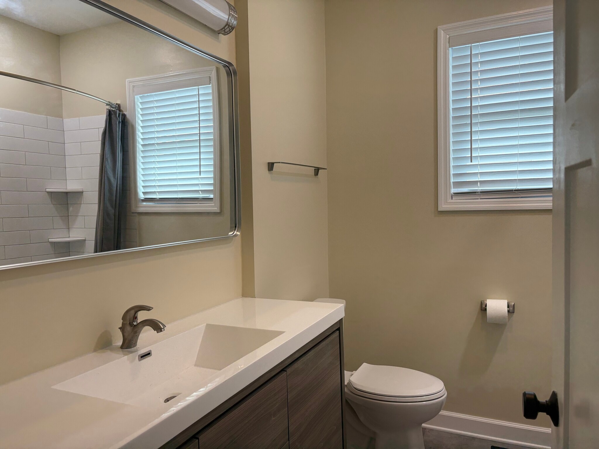 Building Photo - 214 Lamont St