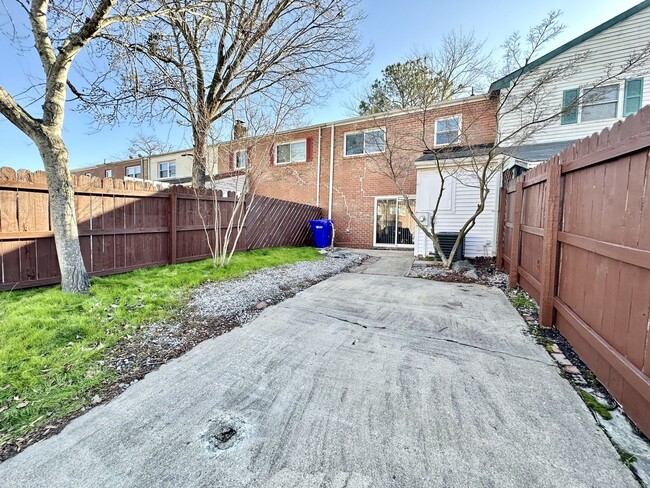 Building Photo - Updated & READY NOW!! A 3-Bedroom Great Neck Home! Excellent Schools! All Appliances Convey!