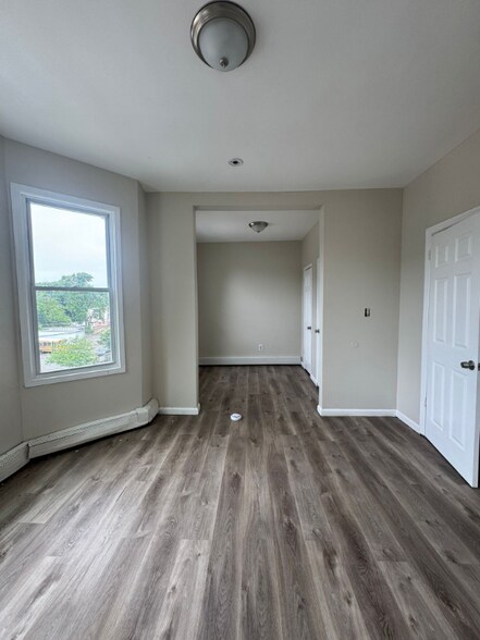 Building Photo - 426 S 17th St