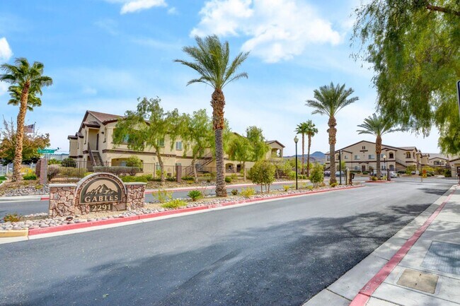 Building Photo - CLEAN, move in ready~GATED and super COMMUNITY!