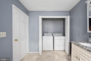 Building Photo - 57 Ringgold Rd