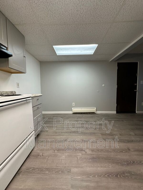 Building Photo - 1122 1st Ave SW